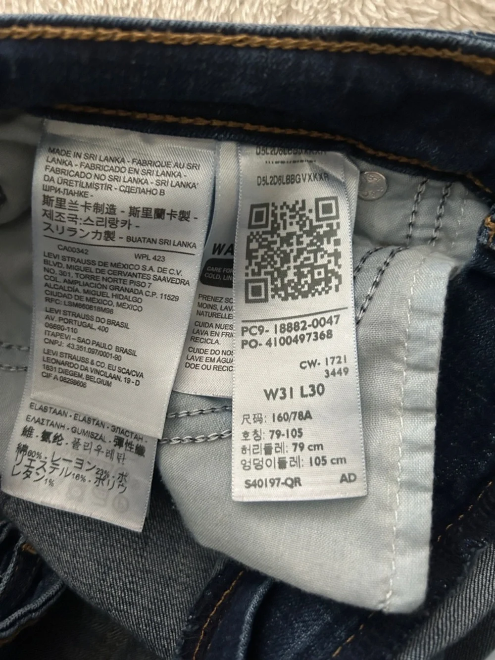 Levi's Women's Dark Indigo Skinny Jeans size 31 - Picture 4 of 4